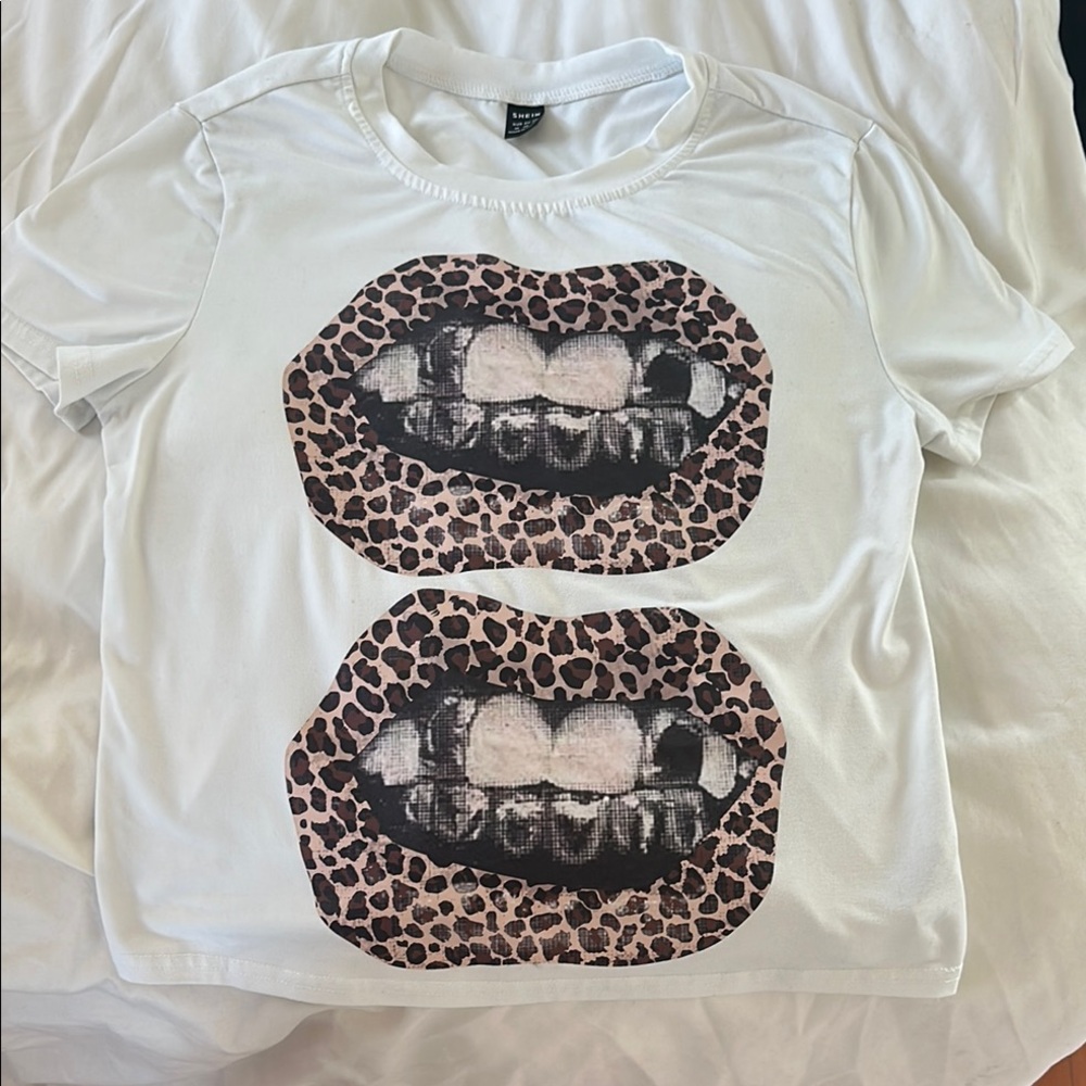 White Graphic T-Shirt with Leopard Print Lips